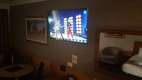 Hilltops Retreat Motor Inn - E Caravan Parks 0