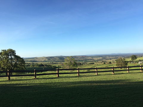 Hillview Cottages - E Caravan Parks 0