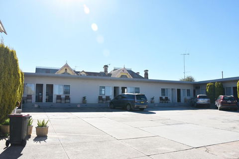 Hillview Motel - E Caravan Parks 2