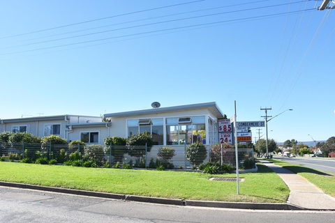 Hillview Motel - E Caravan Parks 3