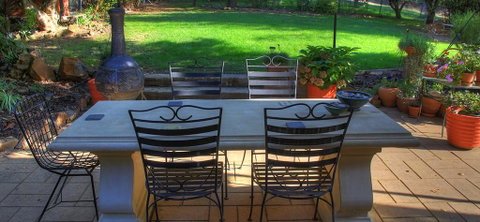 Hillview Oak B&B - E Caravan Parks 1