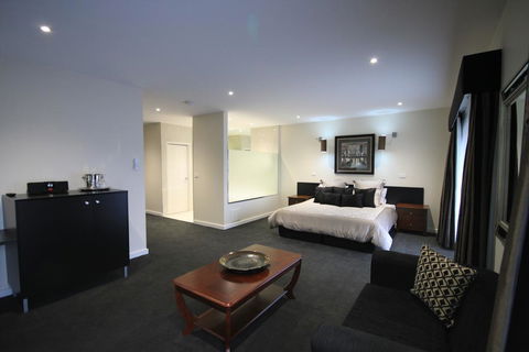 Hogans Motel - E Caravan Parks 1