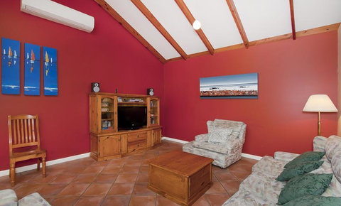 Holiday On The Terrace - E Caravan Parks 3