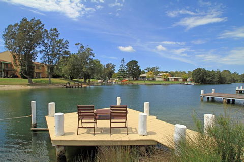 Holiday On The Water - E Caravan Parks 0