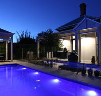 Hollidge House 5 Star Luxury Apartments - E Caravan Parks