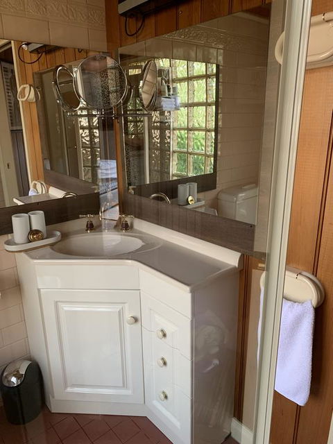 Holly Cottage - E Caravan Parks 0