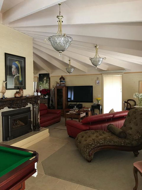 Holly Cottage - E Caravan Parks 3