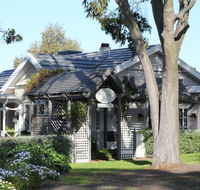 Holmwood Guesthouse - E Caravan Parks