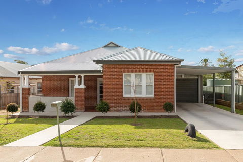 Home Away From Home - E Caravan Parks 0