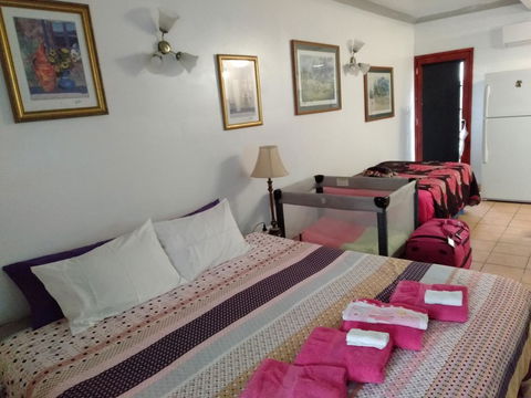 Homestay At Julie's - E Caravan Parks 1