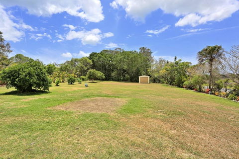 Hook Wine And Sinker Hervey Bay - E Caravan Parks 2