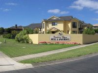 Hopkins House Motel  Apartments