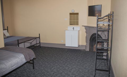 Hotel Cessnock - E Caravan Parks 2