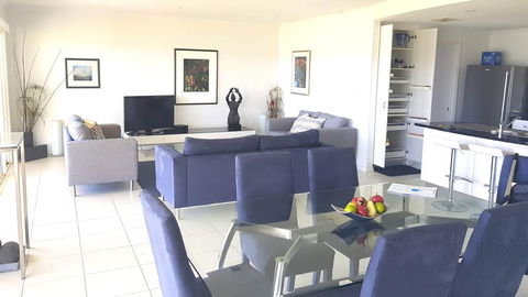 Island Waterfront Getaway - WiFi - E Caravan Parks 1