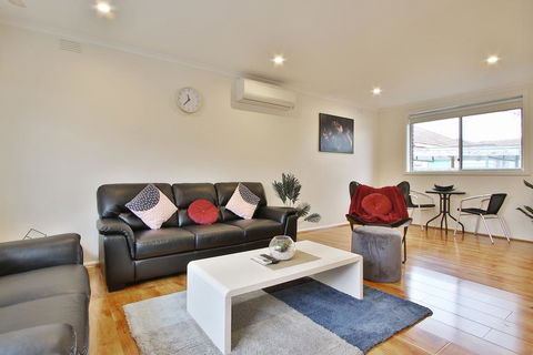 Ivy Units Glen Waverley - E Caravan Parks 2