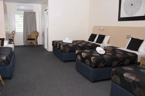 Jackaroo Motel - E Caravan Parks 1