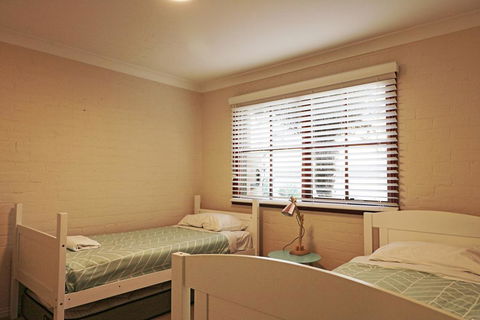 Jodi's Beach Retreat Eden - E Caravan Parks 1
