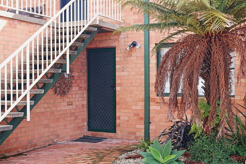 Jodi's Beach Retreat Eden - E Caravan Parks 3