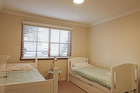 Jodi's Beach Retreat Eden - E Caravan Parks 2