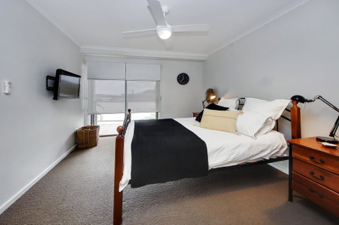 Jubilee Apartment No 5 - E Caravan Parks 1