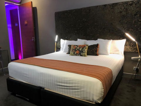 Junction Hotel - E Caravan Parks 2