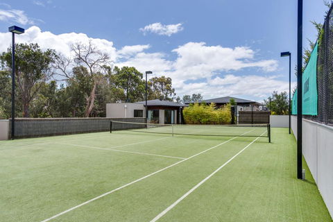 Kalina Retreat: Resort Style Tennis & Pool - E Caravan Parks 3