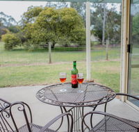 Karinya Cottage - Pet friendly country retreat - E Caravan Parks