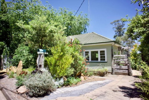 Katoomba Falls Cottage - E Caravan Parks 1