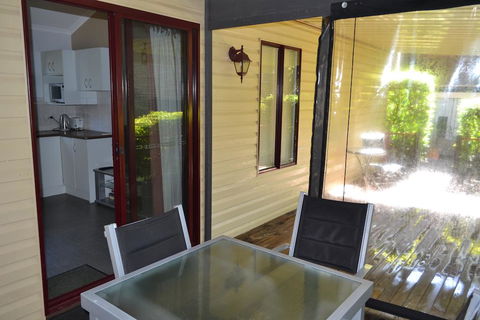 Kedron Cottages - E Caravan Parks 1