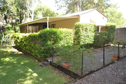 Kedron Cottages - E Caravan Parks 0