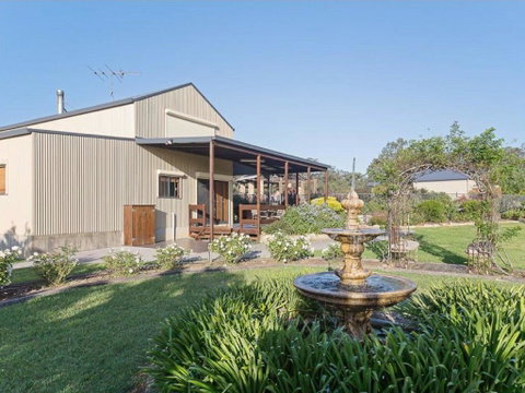 Kelman Cottage - Tucked Away With Pool + Native Wildlife - E Caravan Parks 1
