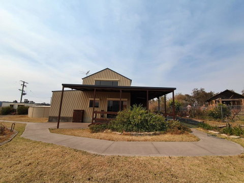 Kelman Cottage - Tucked Away With Pool + Native Wildlife - E Caravan Parks 2
