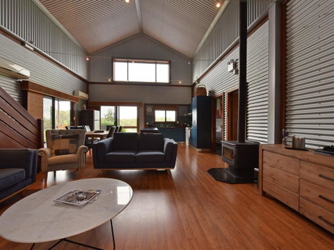 Kelman Cottage - Tucked Away With Pool + Native Wildlife - E Caravan Parks 3