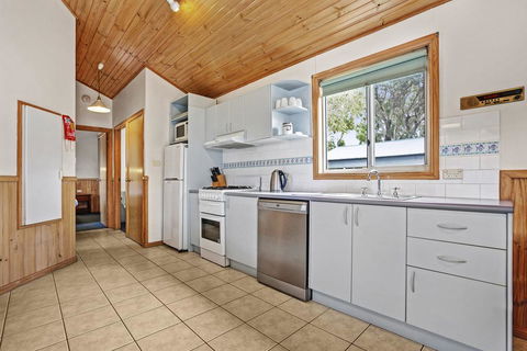 Kendalls Beach Holiday Park - E Caravan Parks 2
