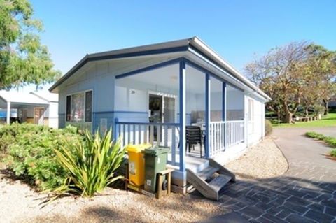 Kendalls Beach Holiday Park - E Caravan Parks 0