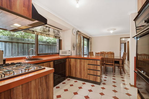 Kennington Cottage - E Caravan Parks 0