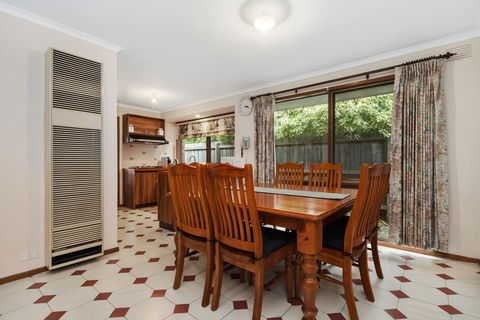 Kennington Cottage - E Caravan Parks 2