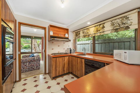 Kennington Cottage - E Caravan Parks 1