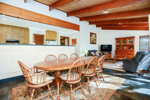 Kestrel Lodge Port Willunga - E Caravan Parks 2