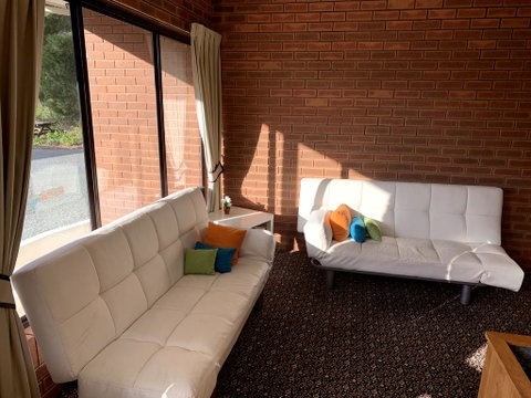 Kingswood Motel - E Caravan Parks 3