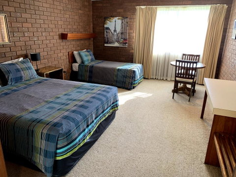 Kingswood Motel - E Caravan Parks 2