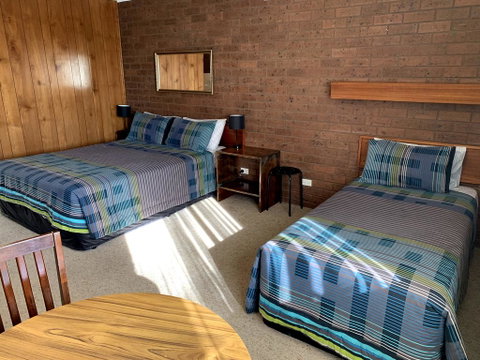 Kingswood Motel - E Caravan Parks 1