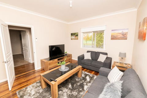 Kinross On Cox Sweet, Neat & Simple + Wifi - E Caravan Parks 2