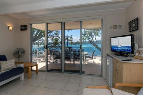 Kooringal, Unit 5/105 Soldiers Point Road - E Caravan Parks 0