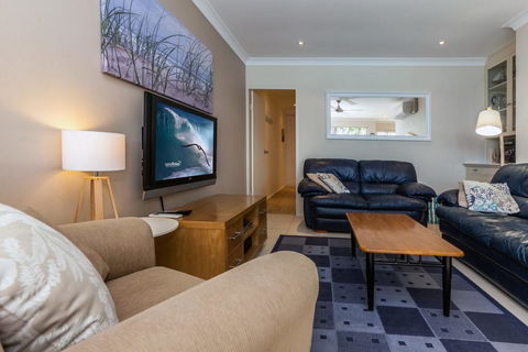 Kooringal, Unit 5/105 Soldiers Point Road - E Caravan Parks 2