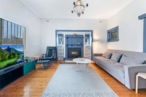 KOZYGURU ARNCLIFFE SYDNEY AIRPORT RENOVATED COTTAGE 3 BED HOUSE NAR232 - E Caravan Parks 0