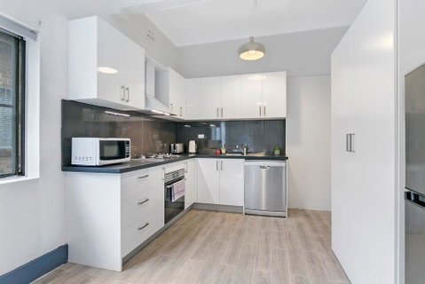 KOZYGURU ARNCLIFFE SYDNEY AIRPORT RENOVATED COTTAGE 3 BED HOUSE NAR232 - E Caravan Parks 1