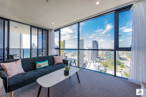 KOZYGURU BROADBEACH AMAZING VIEW 2 BED APT + FREE PARKING WALK TO BEACH QBR004 - E Caravan Parks 0