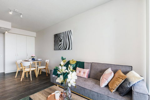 KOZYGURU SOUTH BRISBANE FUNKY 1 BED APT FREE PARKING QSB027-1810 - E Caravan Parks 1