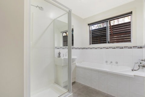 Lake House - E Caravan Parks 3